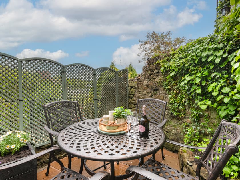 Sitting-out-area | Weavers Cottage, Kirkby Lonsdale