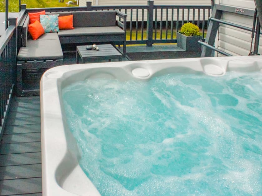 Jacuzzi | Long View  Lodge, Felton