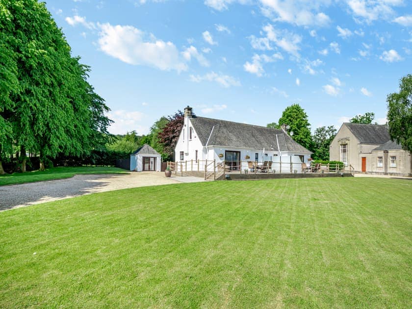 Exterior | Duck Bay Cottage 1 - Duck Bay Cottages, Alexandria, near Loch Lomond