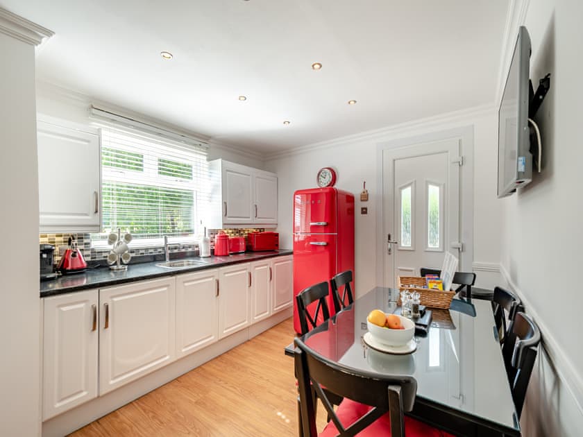 Kitchen/diner | Duck Bay Cottage 1 - Duck Bay Cottages, Alexandria, near Loch Lomond