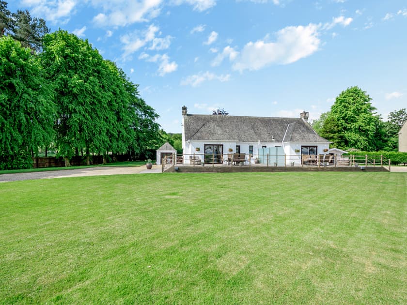 Exterior | Duck Bay Cottage 1 - Duck Bay Cottages, Alexandria, near Loch Lomond