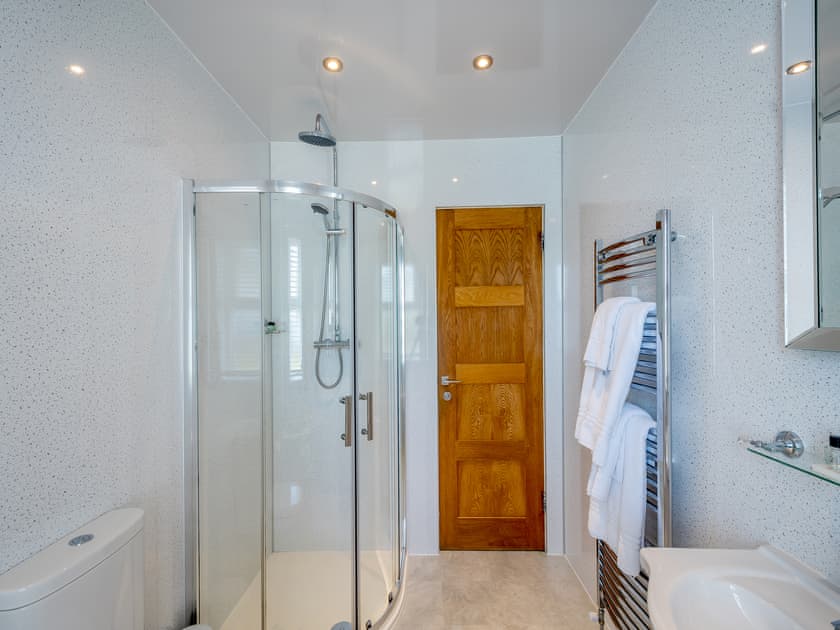 Bathroom | Duck Bay Cottage 2 - Duck Bay Cottages, Alexandria, near Loch Lomond