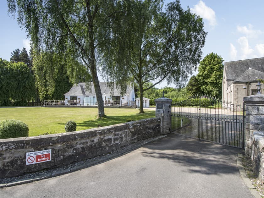 Exterior | Duck Bay Cottage 2 - Duck Bay Cottages, Alexandria, near Loch Lomond