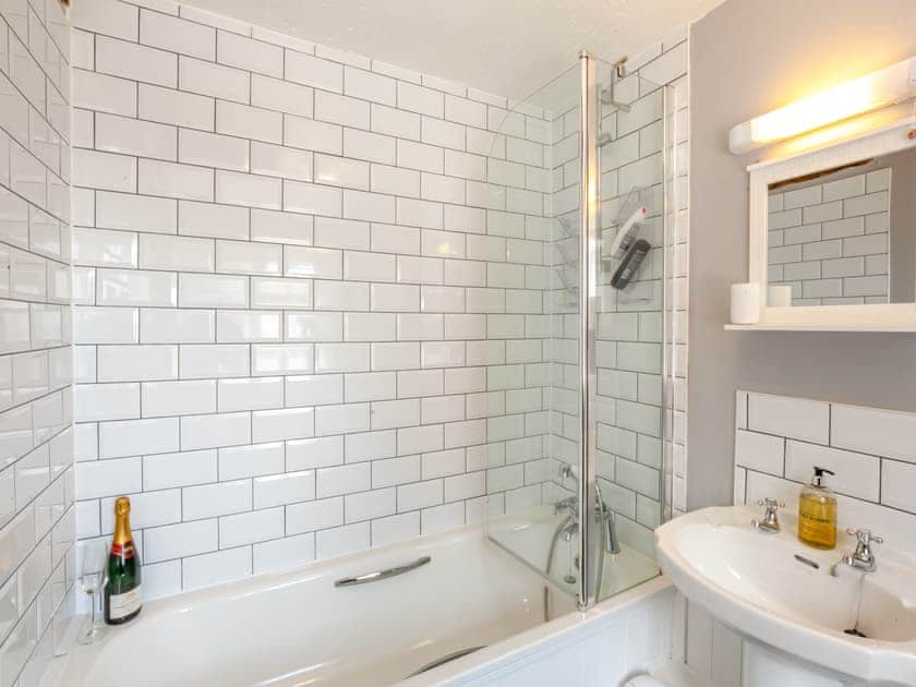 Bathroom | The Cosy Cow Shed, Hailsham