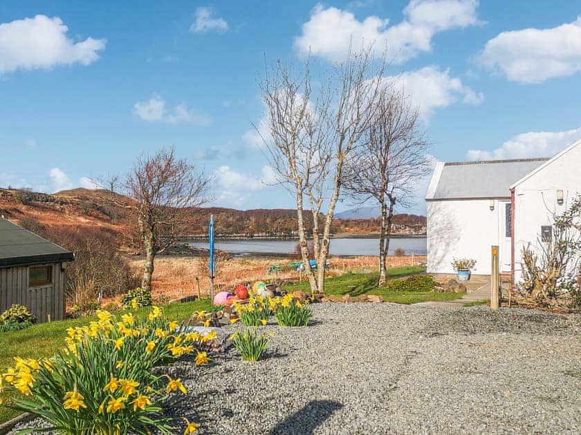 Cottage & bay view | Ach Na Mara (Meadow by the Sea), Fiskavaig, Isle of Skye
