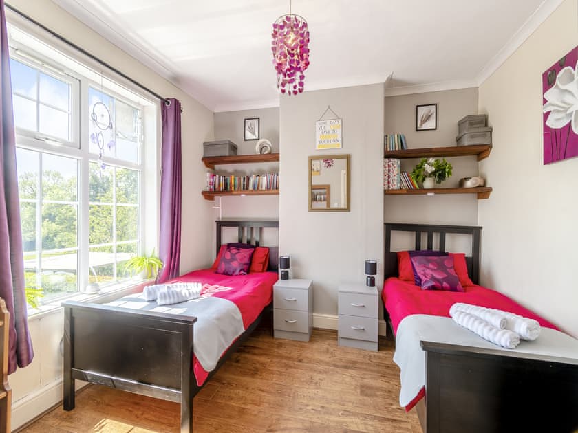 Twin bedroom | Oakdale Lodge, Hopwood, Nr Alvechurch