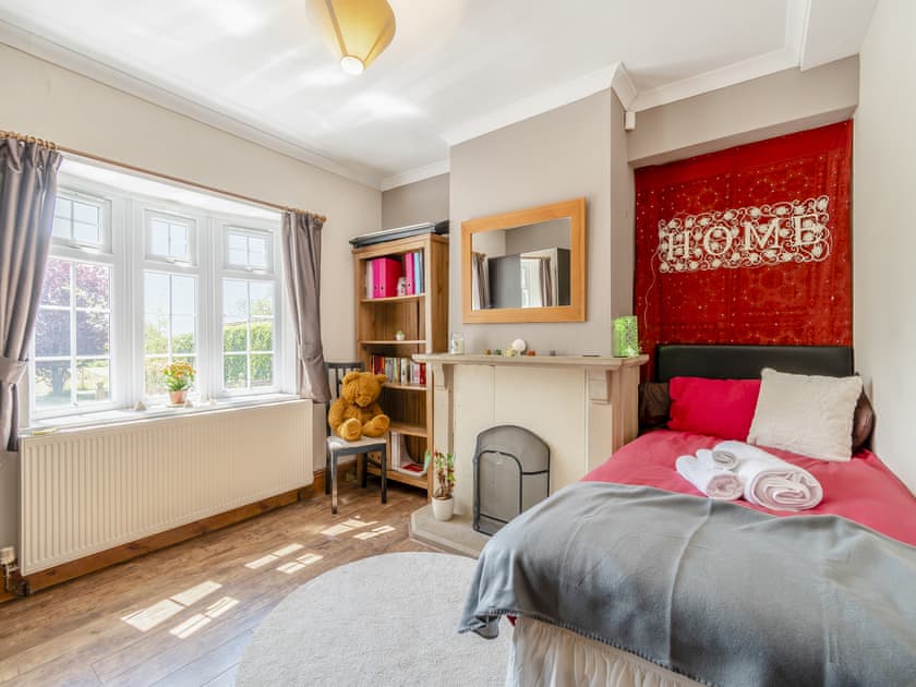 Single bedroom | Oakdale Lodge, Hopwood, Nr Alvechurch