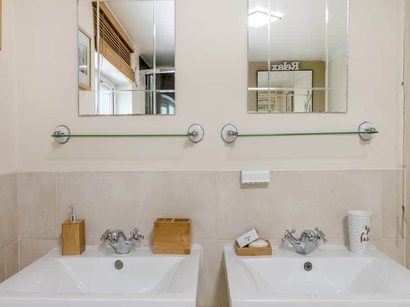 Bathroom | Oakdale Lodge, Hopwood, Nr Alvechurch