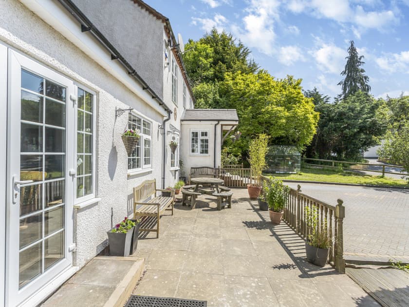 Sitting-out-area | Oakdale Lodge, Hopwood, Nr Alvechurch