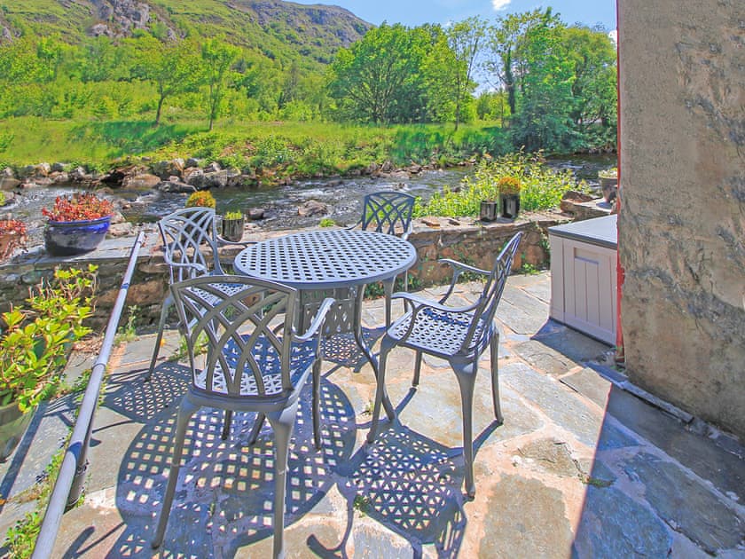 Sitting-out-area | Riverbank Cottage, Beddgelert