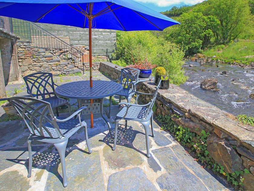 Sitting-out-area | Riverbank Cottage, Beddgelert