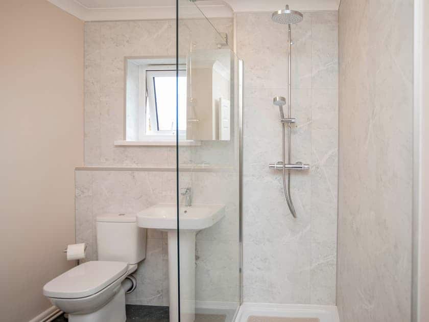 Bathroom | Bosun’s Cabin - Celtic Haven Resort, Lydstep, near Tenby