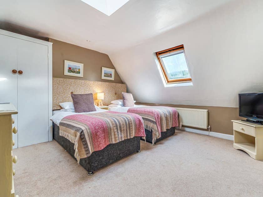 Twin bedroom | Boston House - The Terrace, Windermere