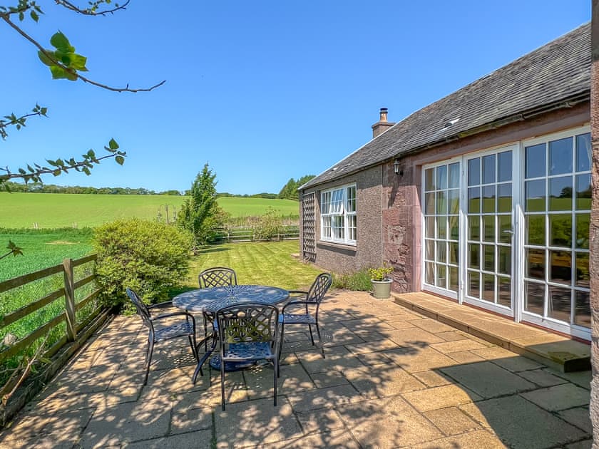 Sitting-out-area | Strathisla Farm Cottages- Osprey Cottage - Strathisla Farm Cottages, Meigle