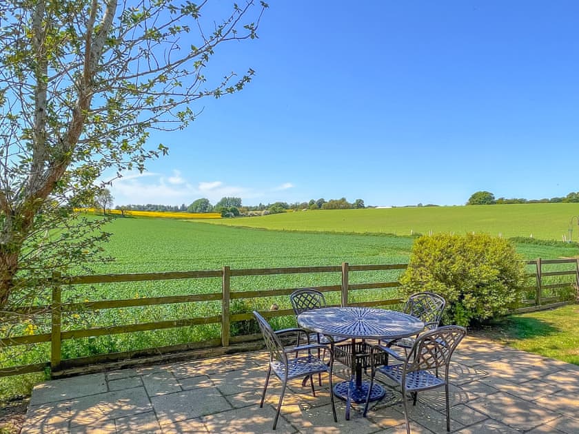 Sitting-out-area | Strathisla Farm Cottages- Osprey Cottage - Strathisla Farm Cottages, Meigle