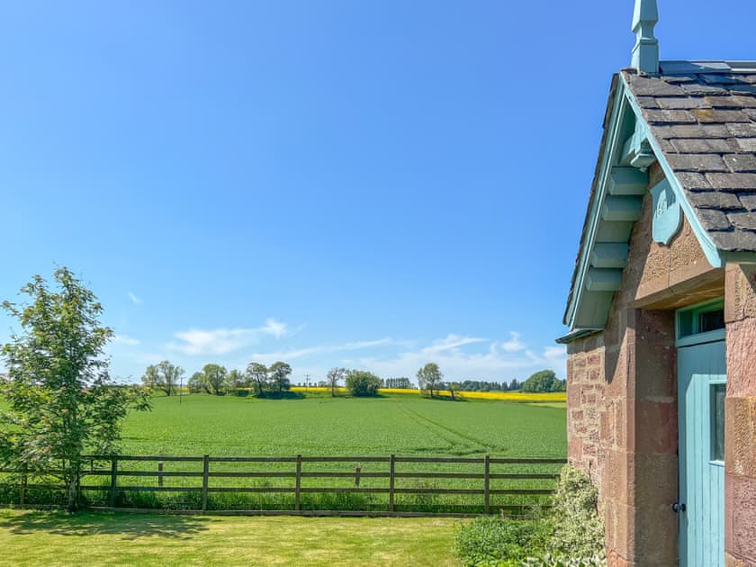 View | Strathisla Farm Cottages- Osprey Cottage - Strathisla Farm Cottages, Meigle