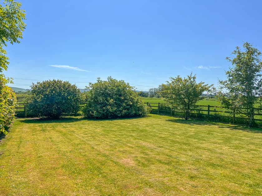 Garden | Strathisla Farm Cottages- Osprey Cottage - Strathisla Farm Cottages, Meigle