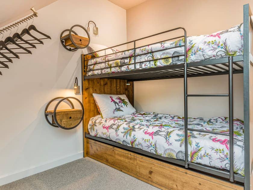 Bunk bedroom | The Aviary - Butterbee Cottages, Tamar Valley