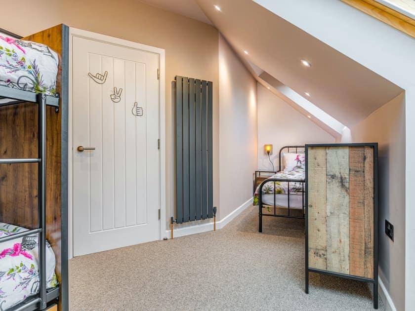 Bunk bedroom | The Aviary - Butterbee Cottages, Tamar Valley