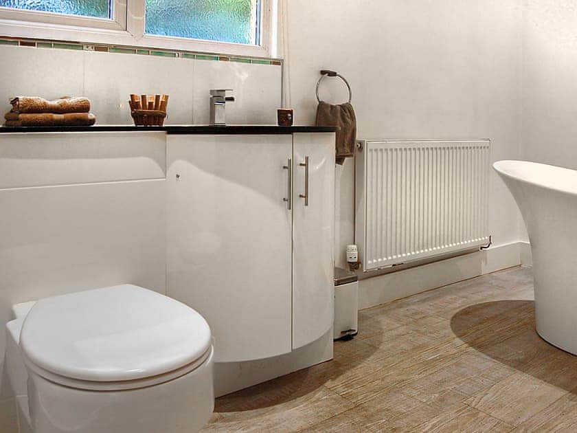 Bathroom | Tawel Fryn, Llanelltyd, near Dolgellau