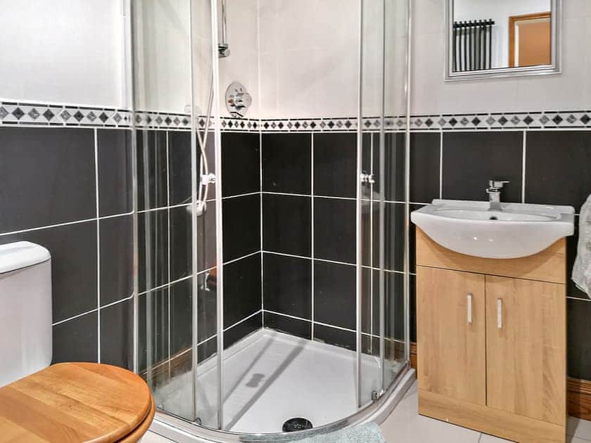 Bathroom | Tawel Fryn, Llanelltyd, near Dolgellau