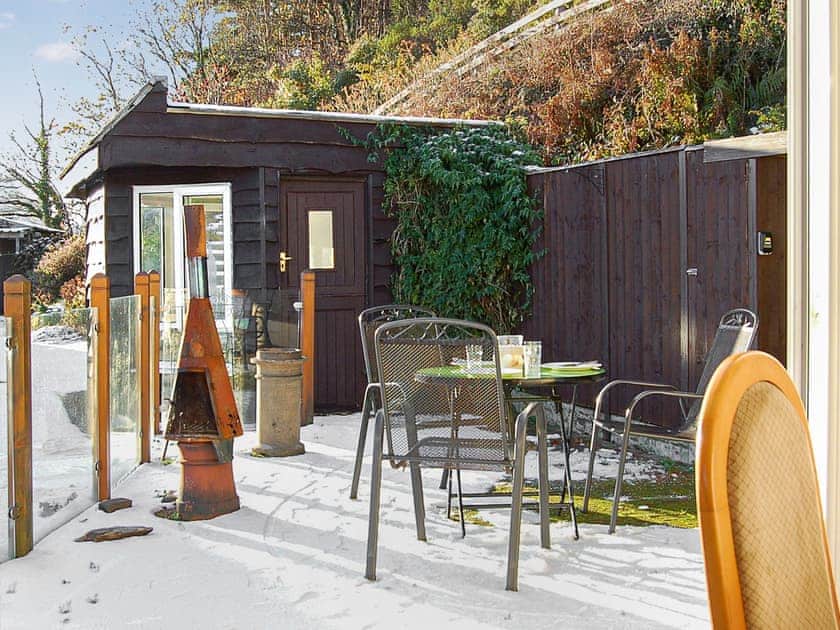 Sitting-out-area | Tawel Fryn, Llanelltyd, near Dolgellau