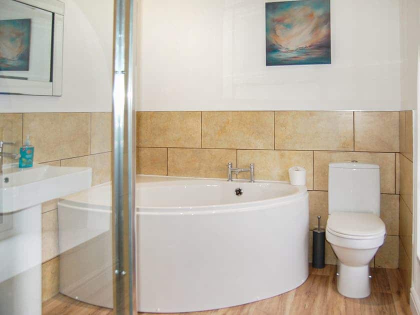 Bathroom | Ty Capel, Tywyn