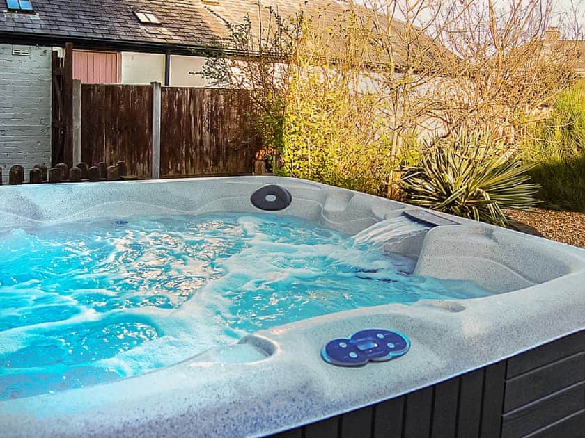 Jacuzzi | Ty Capel, Tywyn