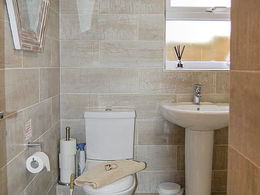 Bathroom | Ty Traeth Beach House, Tywyn