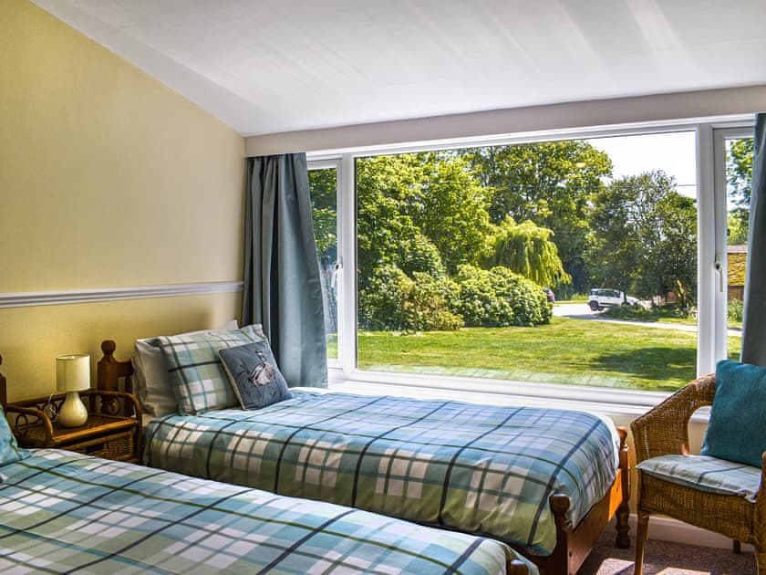 Twin bedroom | Beachborough Park Summer House, Newington, near Folkestone
