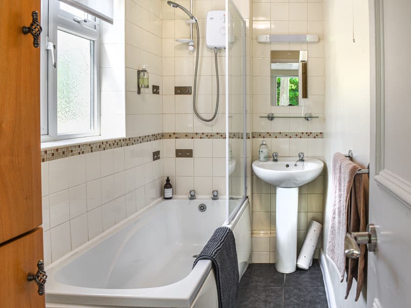 Bathroom | Beachborough Park Summer House, Newington, near Folkestone