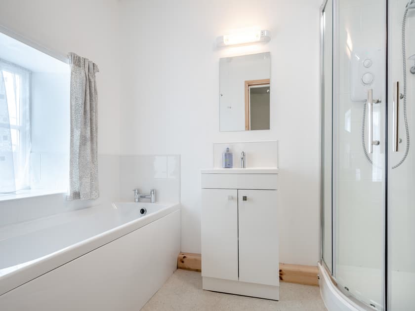 Bathroom | Billow Farm Annexe, Breadstone, Vale of Berkeley