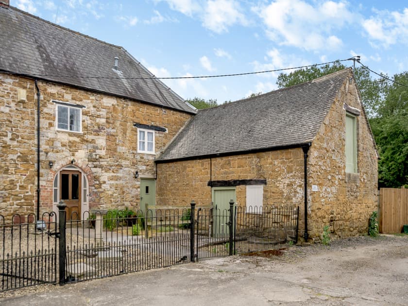 Exterior | Billow Farm Annexe, Breadstone, Vale of Berkeley