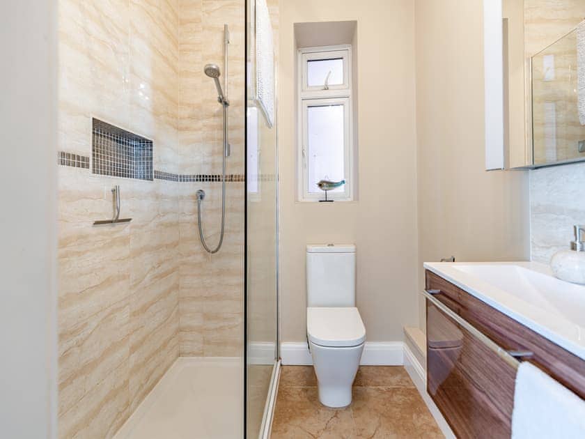 Shower room | Crossways Mansions, Bexhill-on-Sea