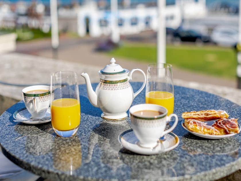 Sitting-out-area | Crossways Mansions, Bexhill-on-Sea