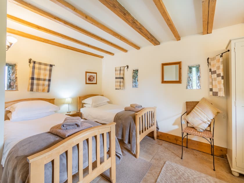 Twin bedroom | Orchard Cottage - Sadler House Farm Cottages, Goathland, near Whitby