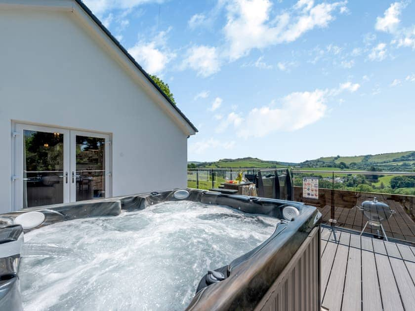 Hot tub | Llwynblyfyn, Llansawel, near Llandeilo