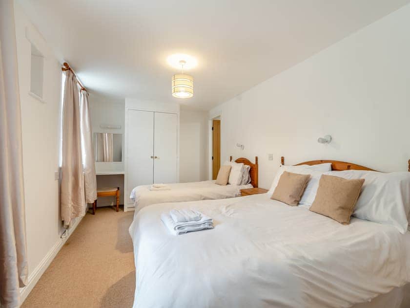 Twin bedroom | The Granary - Grange Farm Cottages, Sewerby, near Bridlington