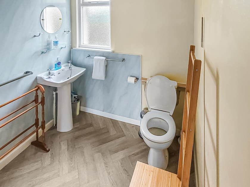 Bathroom | Upper Stronaba Cottage, Upper Stronaba