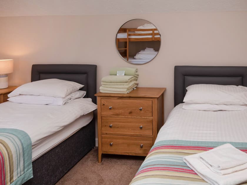Twin bedroom | Puffin Cottage - Celtic Haven Resort, Lydstep, near Tenby