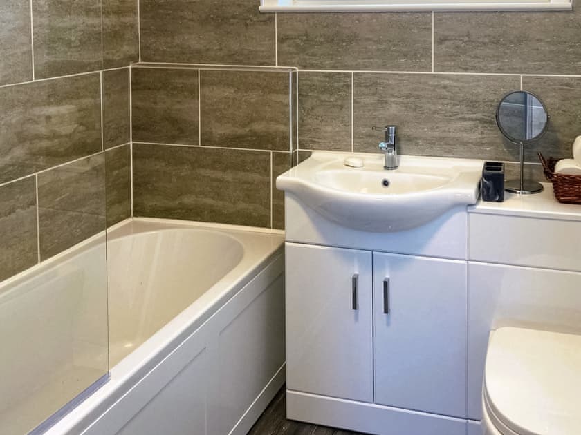 Bathroom | Castle Park, Ceres, near Cupar