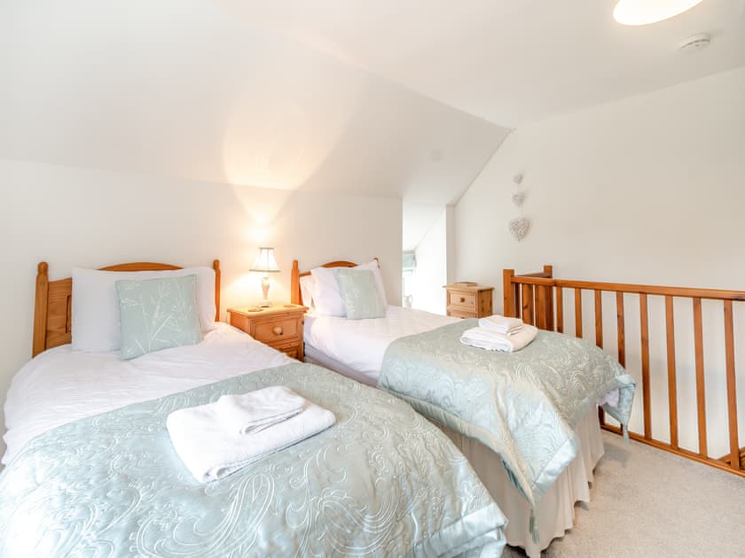 Twin bedroom | May’s - Grange Farm Cottages, Sewerby, near Bridlington