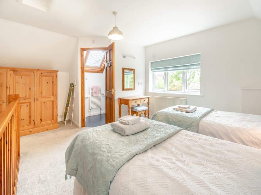 Twin bedroom | May’s - Grange Farm Cottages, Sewerby, near Bridlington