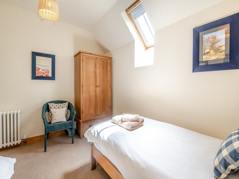 Twin bedroom | The Long Barn - Sadler House Farm Cottages, Goathland, near Whitby