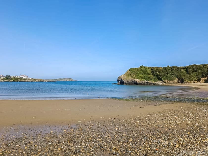 Surrounding area | Seashell Cove, Cemaes Bay