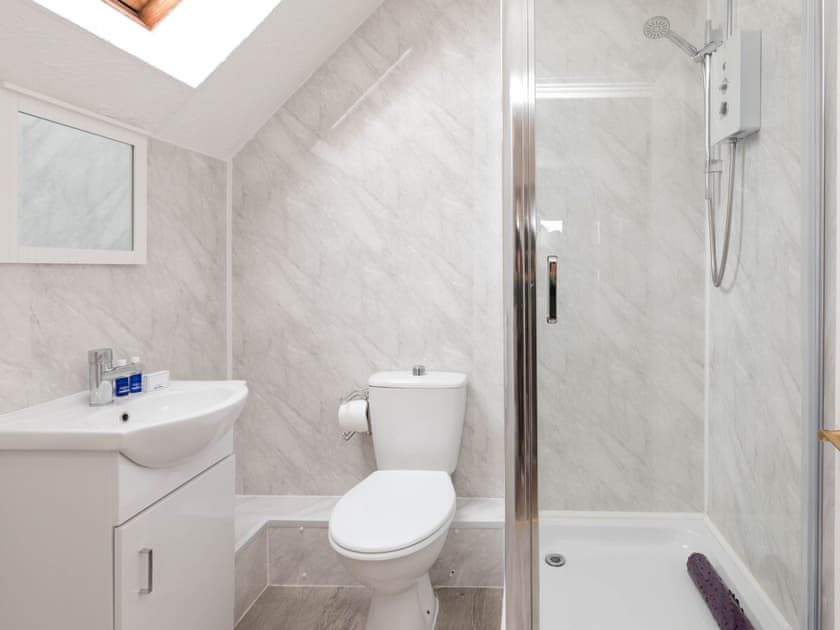 Bathroom | Caldey View - Celtic Haven Resort, Lydstep, near Tenby