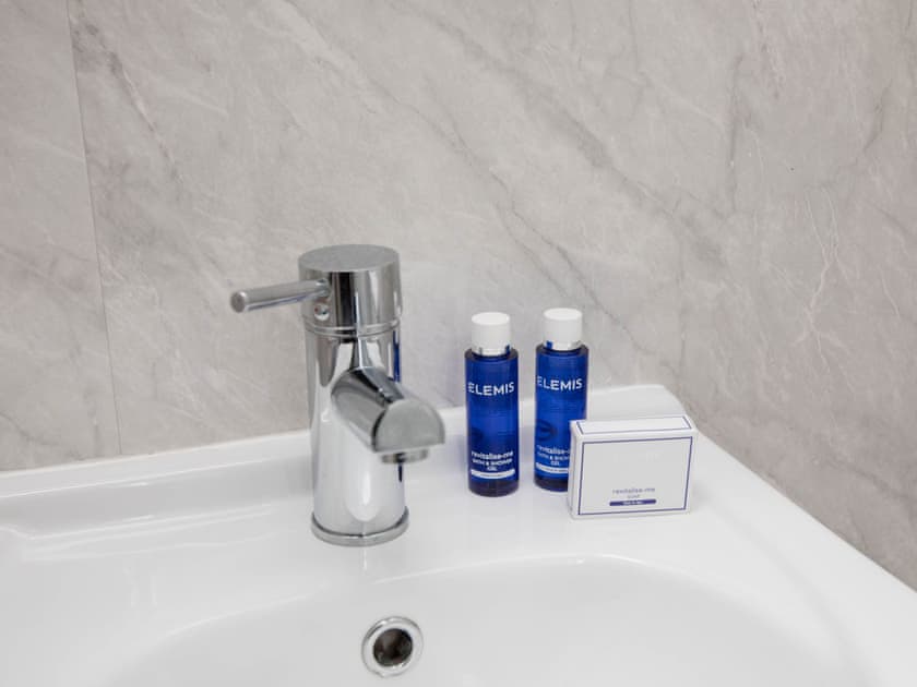 Bathroom | Caldey View - Celtic Haven Resort, Lydstep, near Tenby