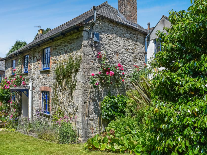 Garden | The Farmhouse - Lanwithan Cottages, Lostwithiel