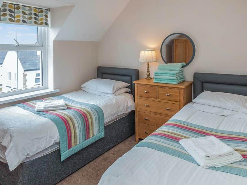 Twin bedroom | Captain’s Lodge - Celtic Haven Resort, Lydstep, near Tenby