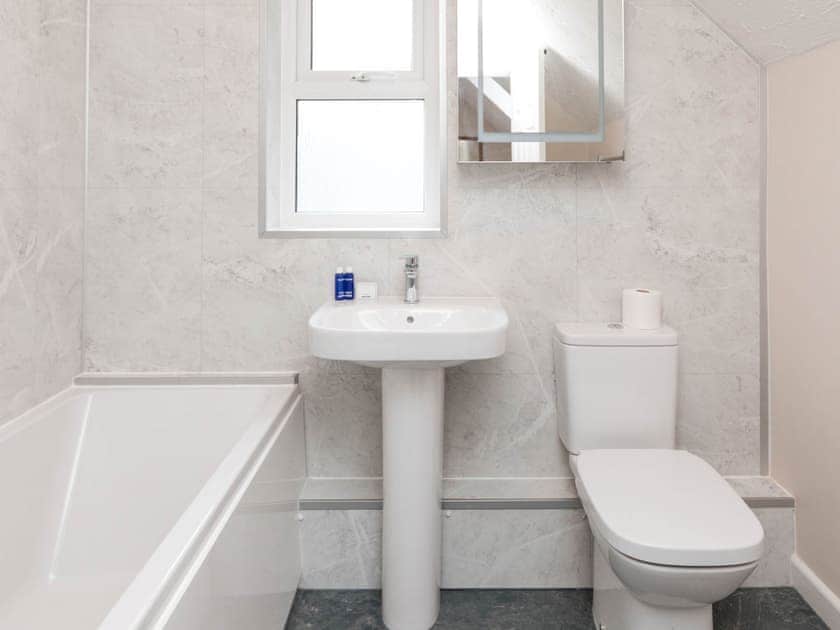 Bathroom | Captain’s Lodge - Celtic Haven Resort, Lydstep, near Tenby